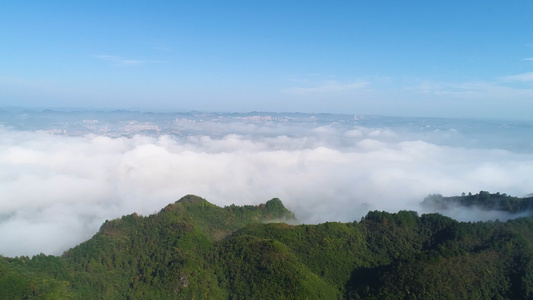 4K云层中的城市风景视频