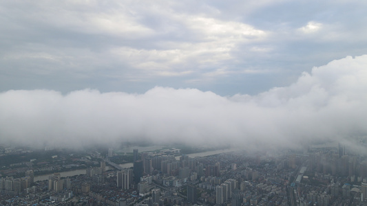 穿云城市夕阳晚霞落日武汉CBD城市天际线视频