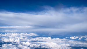 航拍万米高空云层飘动32秒视频