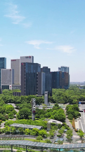 大气航拍杭州CBD钱江新城国际会议厅市民中心来福士地标建筑蓝天白云58秒视频