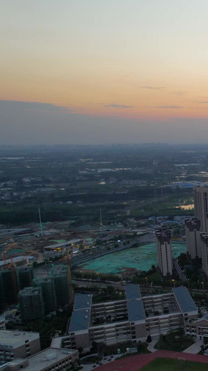 航拍城市傍晚时分夕阳西下房地产行业34秒视频