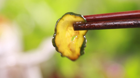 炝拌黄瓜片腌黄瓜咸菜下饭菜 视频