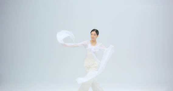 8K舞蹈女演员长袖舞表演视频