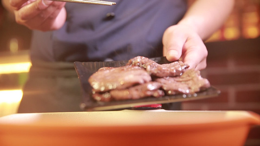 平底锅煎牛肉煎牛排 视频