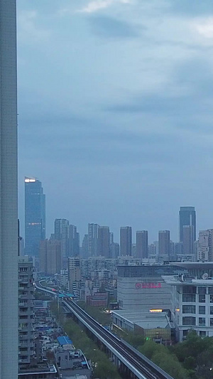 城市夜景延时摄影阴雨天气快速流动的云18秒视频