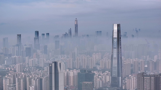 航拍深圳地标建筑与平流雾视频