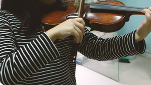 小提琴教学演奏音乐4k素材15秒视频