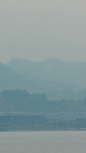 脱口水库云雾湖面延时摄影阴雨天20秒视频