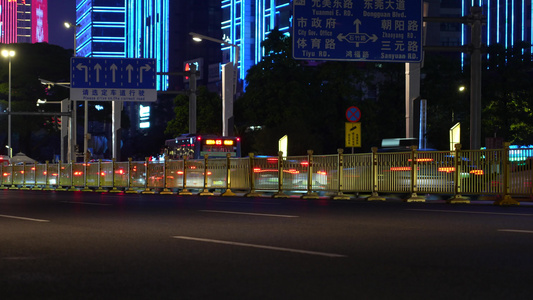 夜晚的城市道路视频