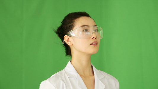 4k实拍科研人员眼镜虚拟投屏2次视频