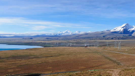 航拍西藏雪域高原圣湖雪山自然风光视频视频