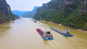 4K航拍长江三峡西陵峡轮船驶过103秒视频