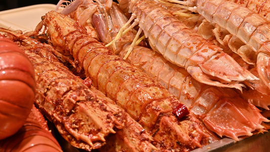 海南三亚商品街夜市街头美食皮皮虾螃蟹小青龙海鲜美食视频