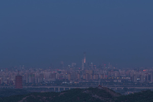 北京中国尊悬满月8k延时26秒视频