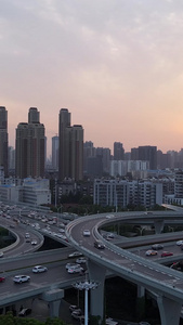 航拍风光城市夕阳晚霞天空立体高架交通道路堵车的车流素材城市建设视频