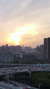 航拍风光城市夕阳晚霞天空立体高架交通道路堵车的车流素材城市素材视频