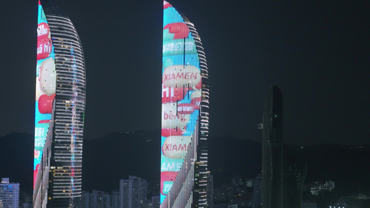 福建厦门双子塔鼓浪屿夜景航拍视频