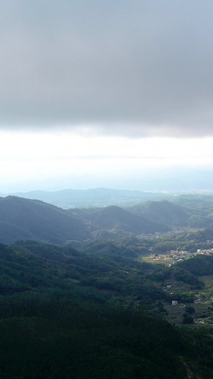 高空俯瞰山川航拍自然景色17秒视频