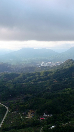 高空俯瞰山川航拍自然风光17秒视频