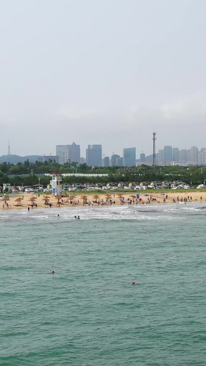 夏季避暑航拍青岛银沙滩海水浴场43秒视频