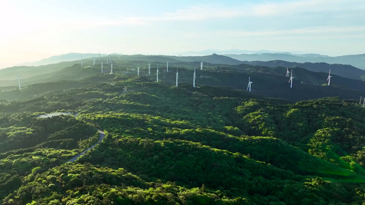 高山风力发电清洁能源航拍视频