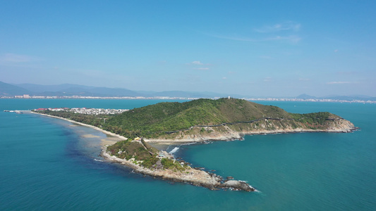 航拍海南三亚西岛的牛王岛牛王岭原生态小岛视频