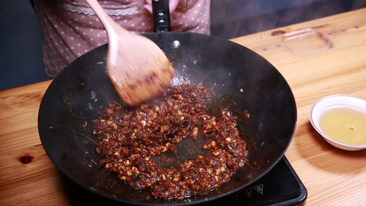 炸酱面拌饭酱视频