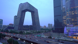 4K实拍北京地标央视大楼车流夜景27秒视频