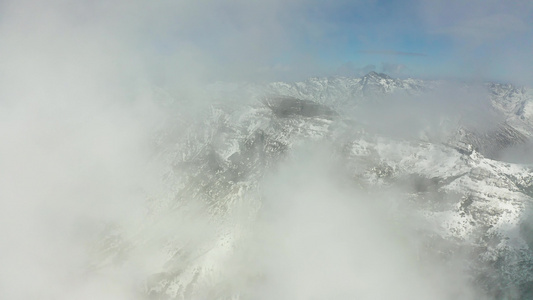 航拍雪景云雾视频