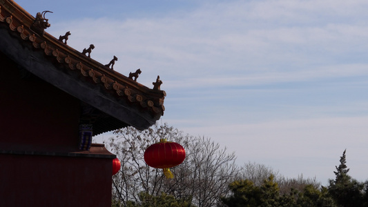 摇摆的红灯笼和中国古典建筑 视频