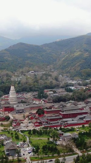 航拍著名佛教文化旅游圣地古建筑群视频历史古迹67秒视频