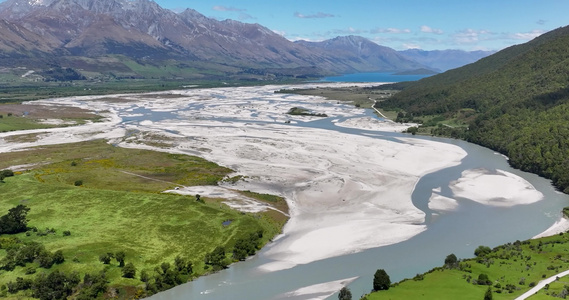 4K航拍新西兰格林诺奇河流自然风光视频