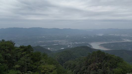 重庆缙云山脉与北碚小城风景航拍视频