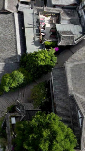 航拍丽江古城古老建筑和小街巷视频