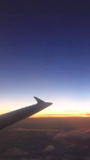 万米高空云层之上蓝天夕阳落日余晖云海41秒视频