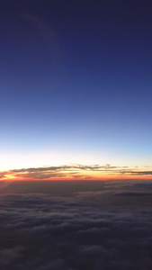 万米高空云层之上蓝天夕阳落日余晖云海视频