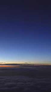 万米高空云层之上蓝天夕阳落日余晖云海视频