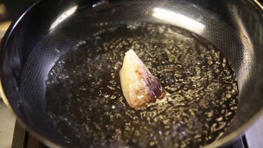 清水煮粽子视频