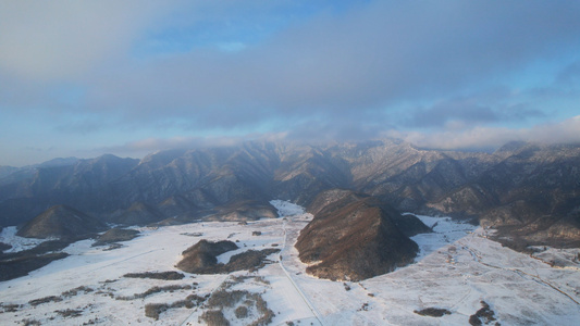 航拍湖北5A级旅游景区神农架大九湖冬天雪景自然风光4k素材视频