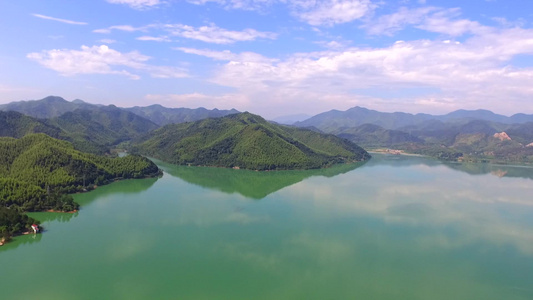 湖州市德清县对河口水库绿水青山水天一色自然生态环境视频