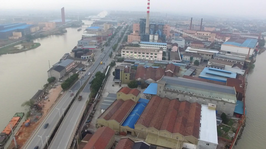 德清县乾元镇京杭大运河边的工厂视频