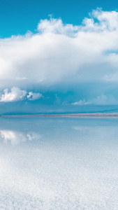 盐湖湖泊水天一镜延时蓝天白云延时视频