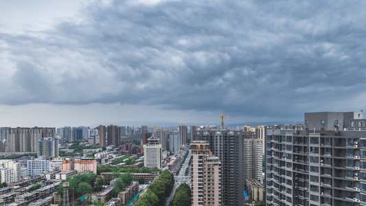 西安城市柿园路暴风雨来临阴云密布8k延时视频