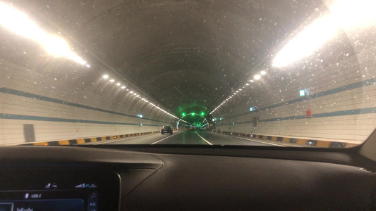 驾车视角隧道景观视频