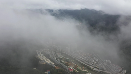 航拍大山村落视频