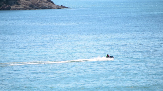 海面上的摩托艇视频