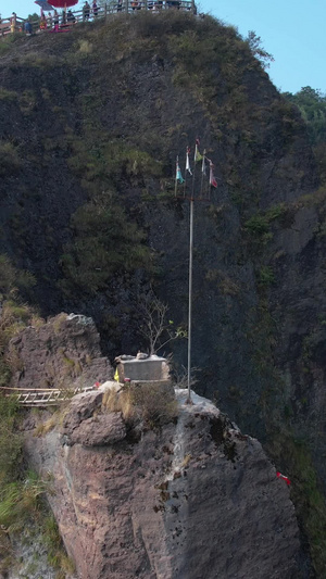 航拍湖南5A级旅游景区崀山山顶民俗烧龙头香的道士素材崀山素材60秒视频