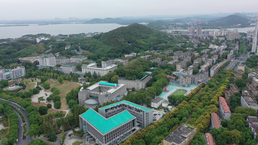 航拍武汉大学校园风光视频