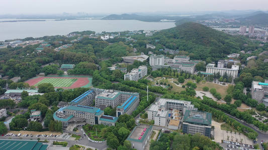 航拍武汉大学校园风光视频