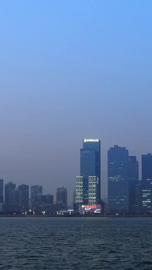 青岛城市风光日转夜延时摄影过渡镜头31秒视频